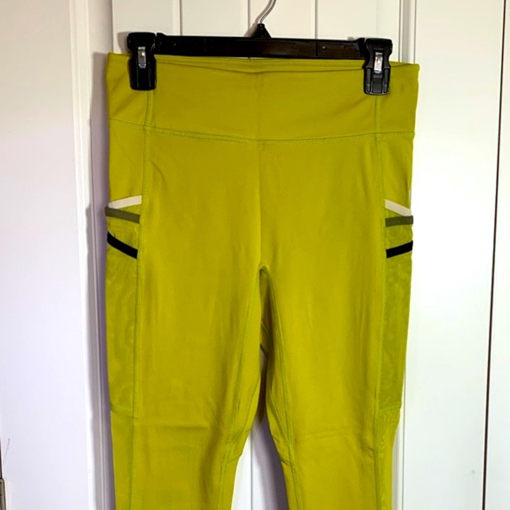 Fabletics Trinity Motion 360 Mid-Rise 7/8 Legging… - image 4